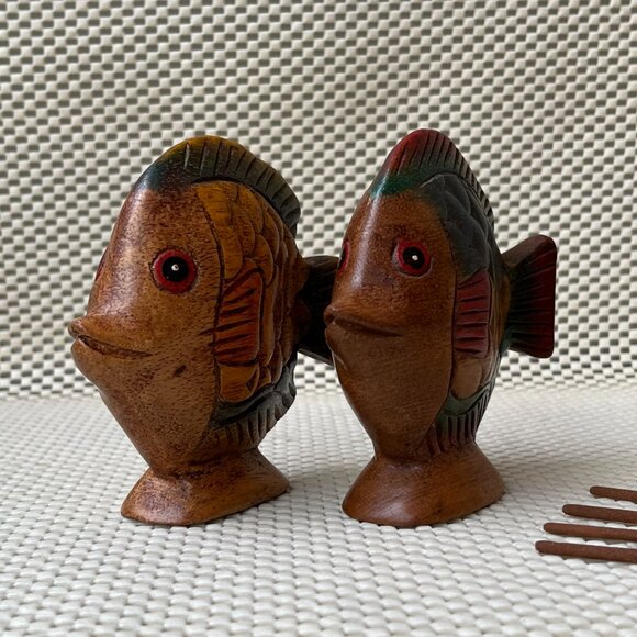 2 Wood Hand Carved Hand Painted Tropical Fishes 4" Tall - Picture 12 of 16